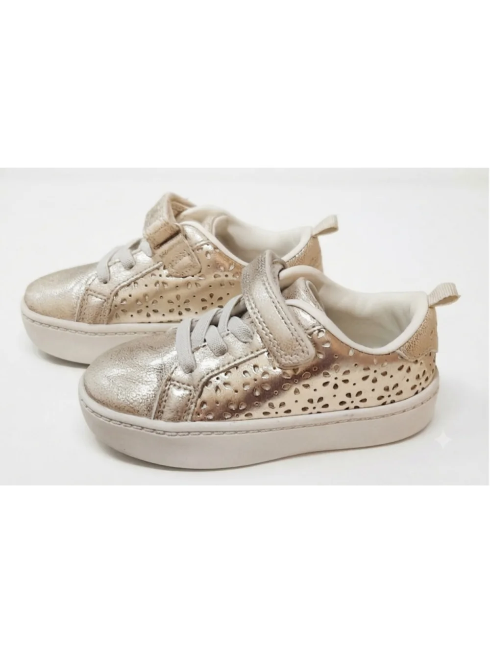 Girls Carter's Perrie gold metallic cut-out sneakers Size 7C